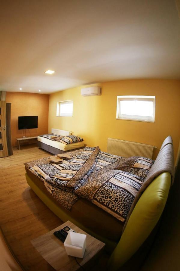 Apartmany Dimitra Sturovo Luaran gambar